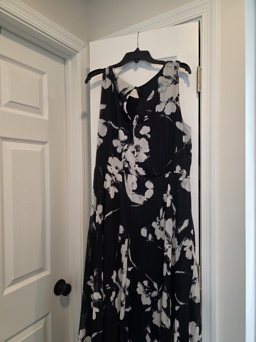 Black & White Floral Sleeveless Maxi Dress
